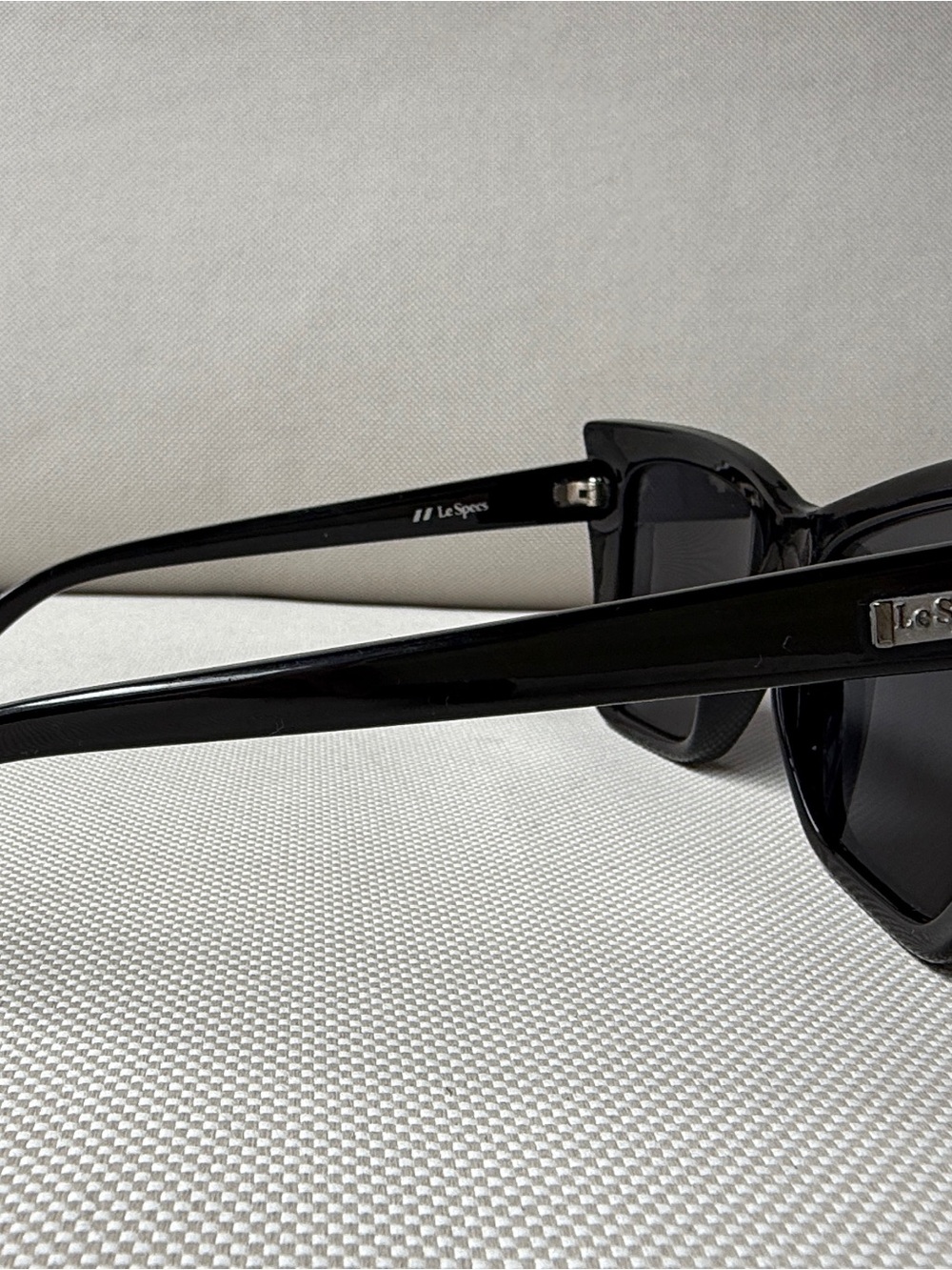 Le Specs Rapture Oversized Cat-Eye Sunglasses - Picture 3 of 7